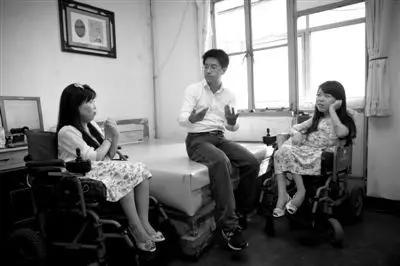 从小患肌无力，六年写一本书感动世界，马云也为他的书写序站台