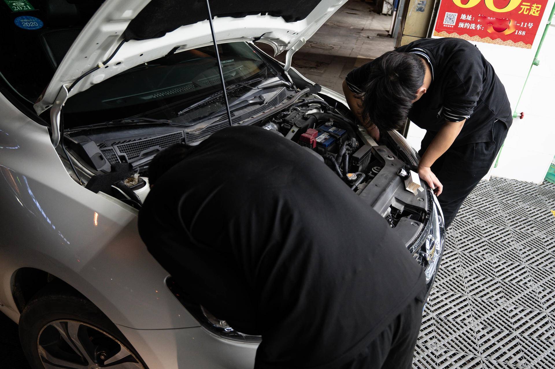 爱车再次炯炯有神,行车安全最重要,更换飞利浦大灯记录