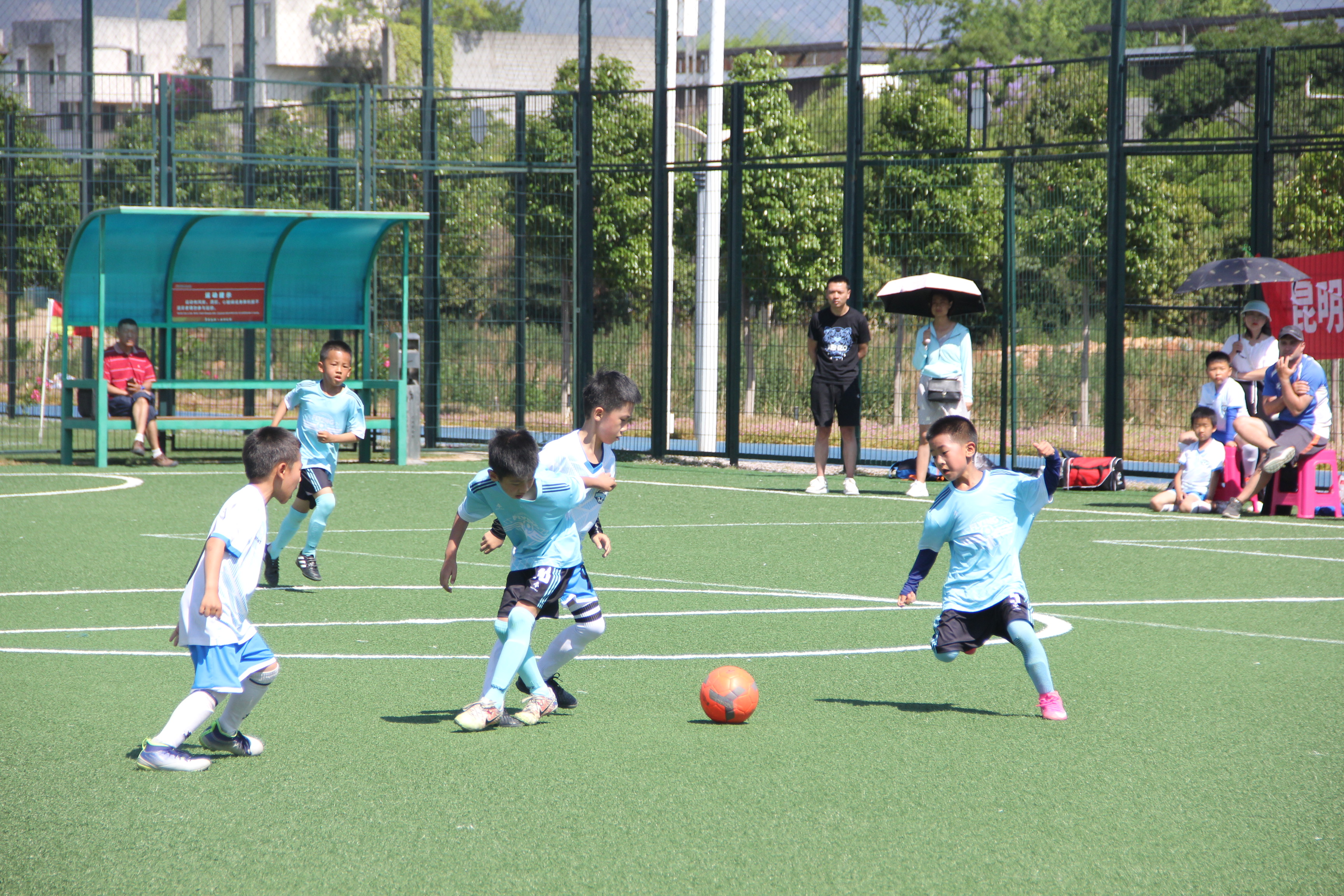 感受乐趣，健康成长：昆明眼科医院第三届校长杯少儿足球赛开赛