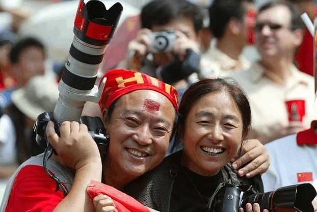 58岁丢官离婚,71岁晚景凄凉,牛群混成这样,冯巩为何不帮帮他?