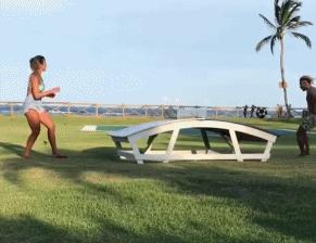 内马尔街头足球pk女足,内马尔和女足训练时的图片