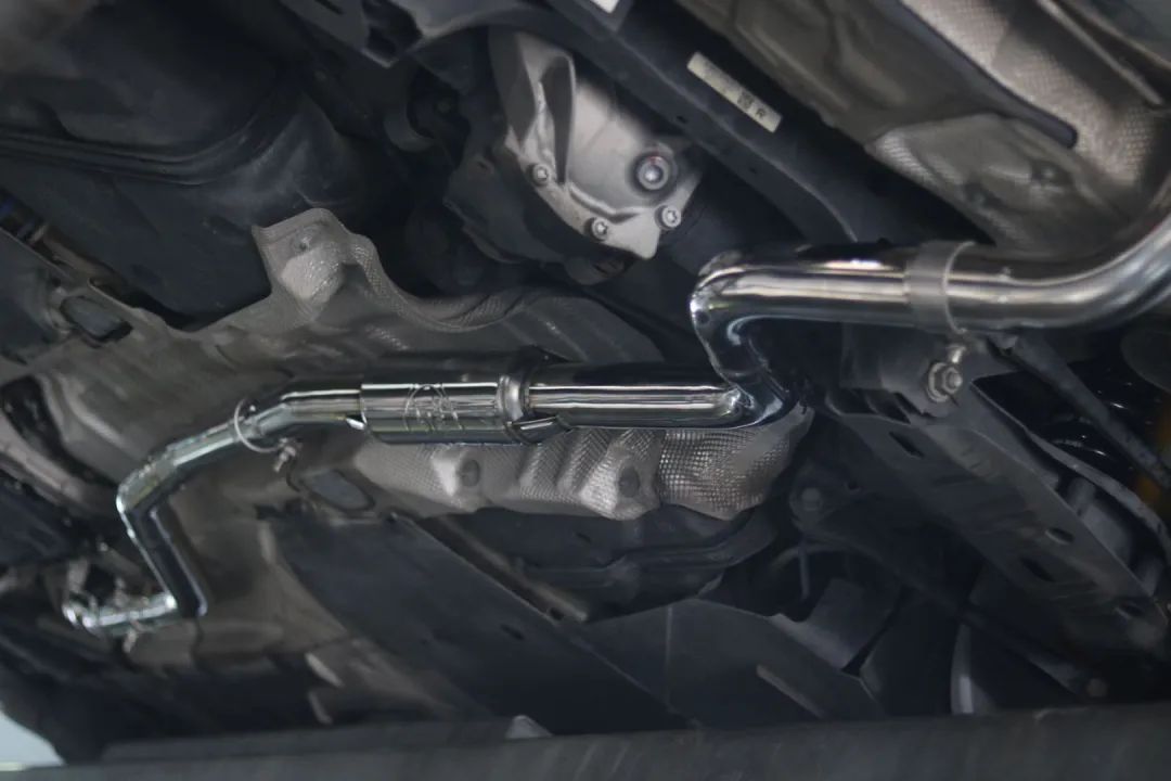 怪兽改造跑车视频,宝马f20120改装