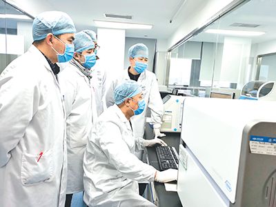 党旗在一线高高飘扬方案,党旗在春运一线高高飘扬