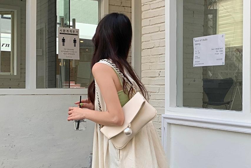 小ck和ck是同个品牌吗,小ck和mk包包哪个好