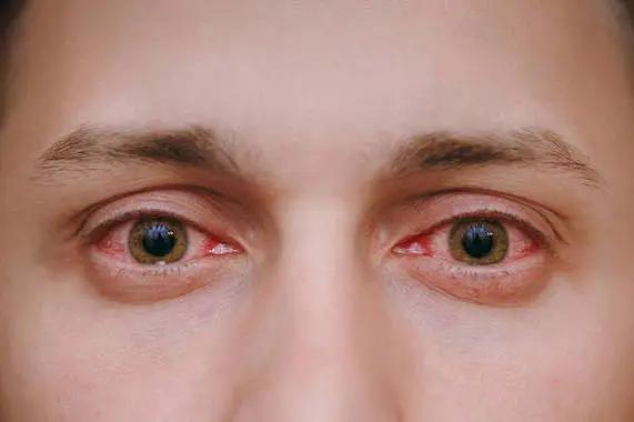 眼镜变墨镜好用吗,眼镜遇光变墨镜无框