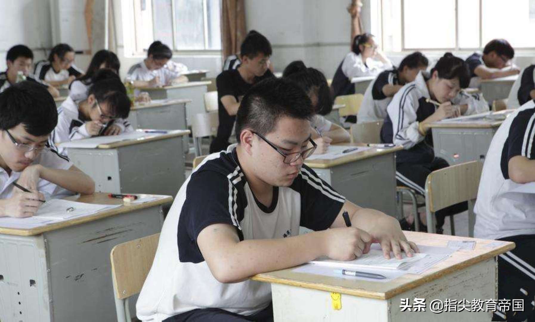 新高考全国2卷语文作文范文2021,2022年高考全国卷作文深度解析