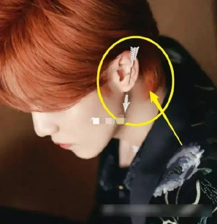 鹿晗秒变吃播，赞美最帅的男艺人是成龙，透露拍大片超帅的秘笈