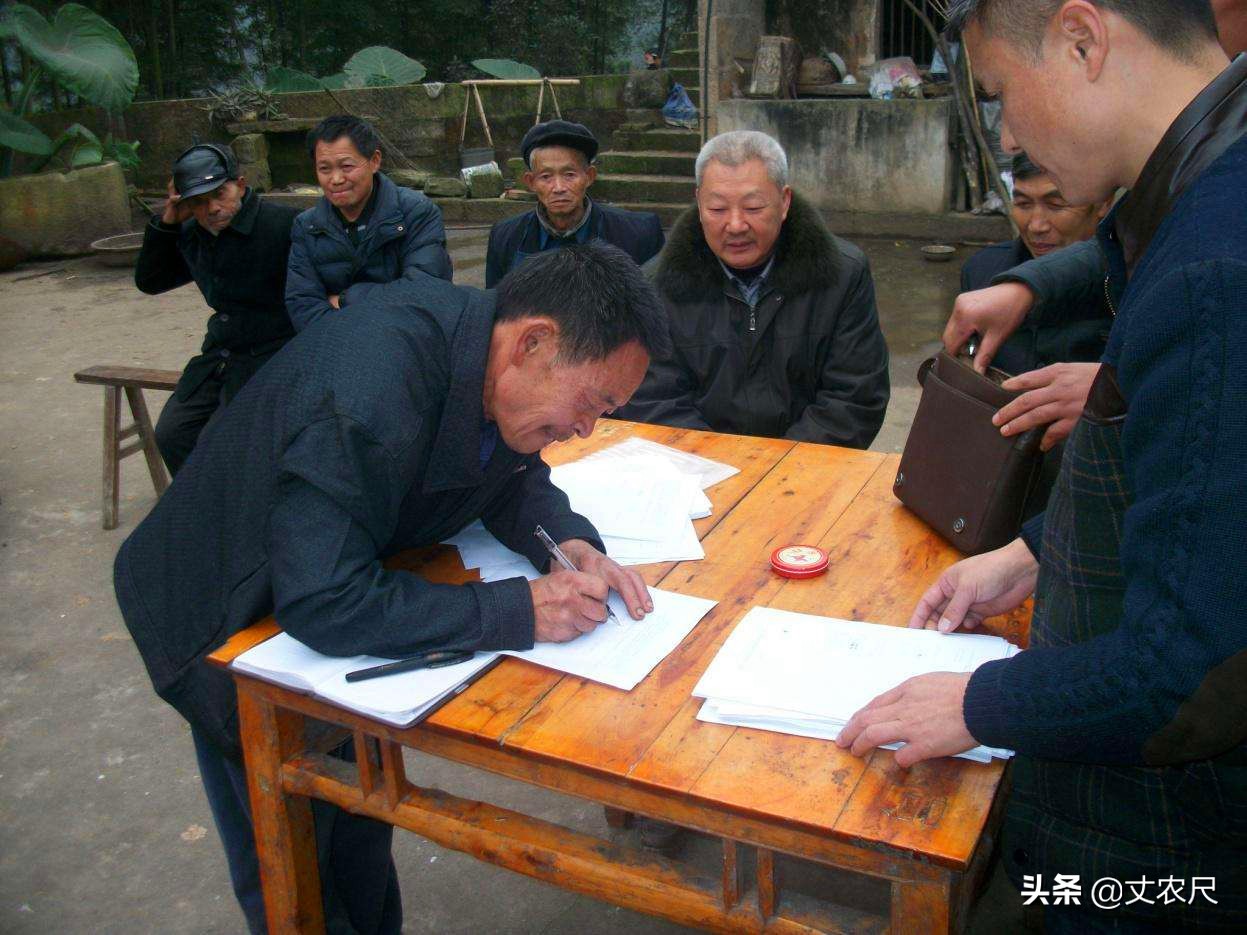 农民的土地流转粮食补贴款归谁,农民流转的土地可否贷款