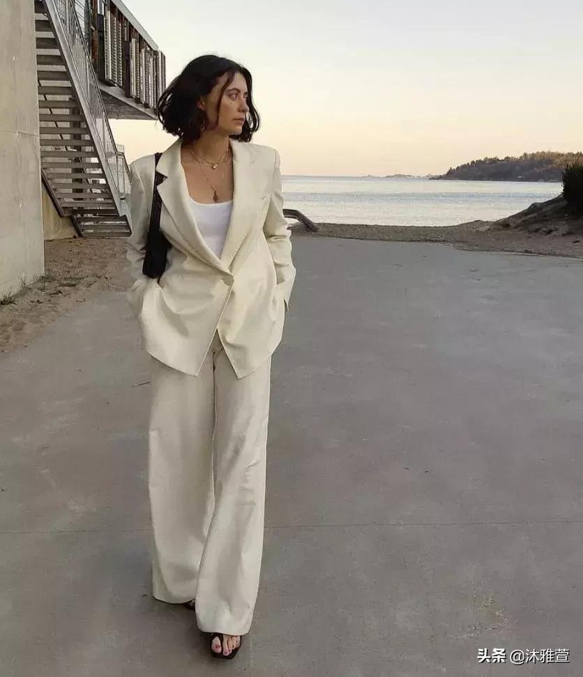 显瘦吊带直筒裤,你穿露肩吊带的样子