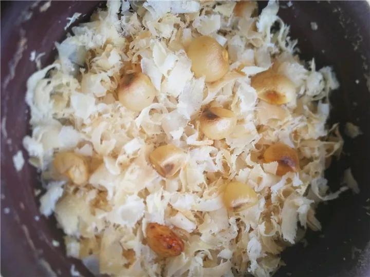 这6种碎渣渣，养花当土又当肥，比激素还有劲儿