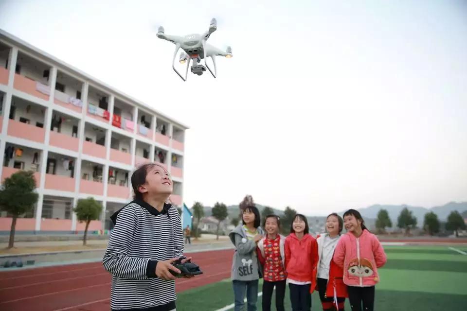 80后校长用三句话救活“三无学校”，改变山区孩子的命运