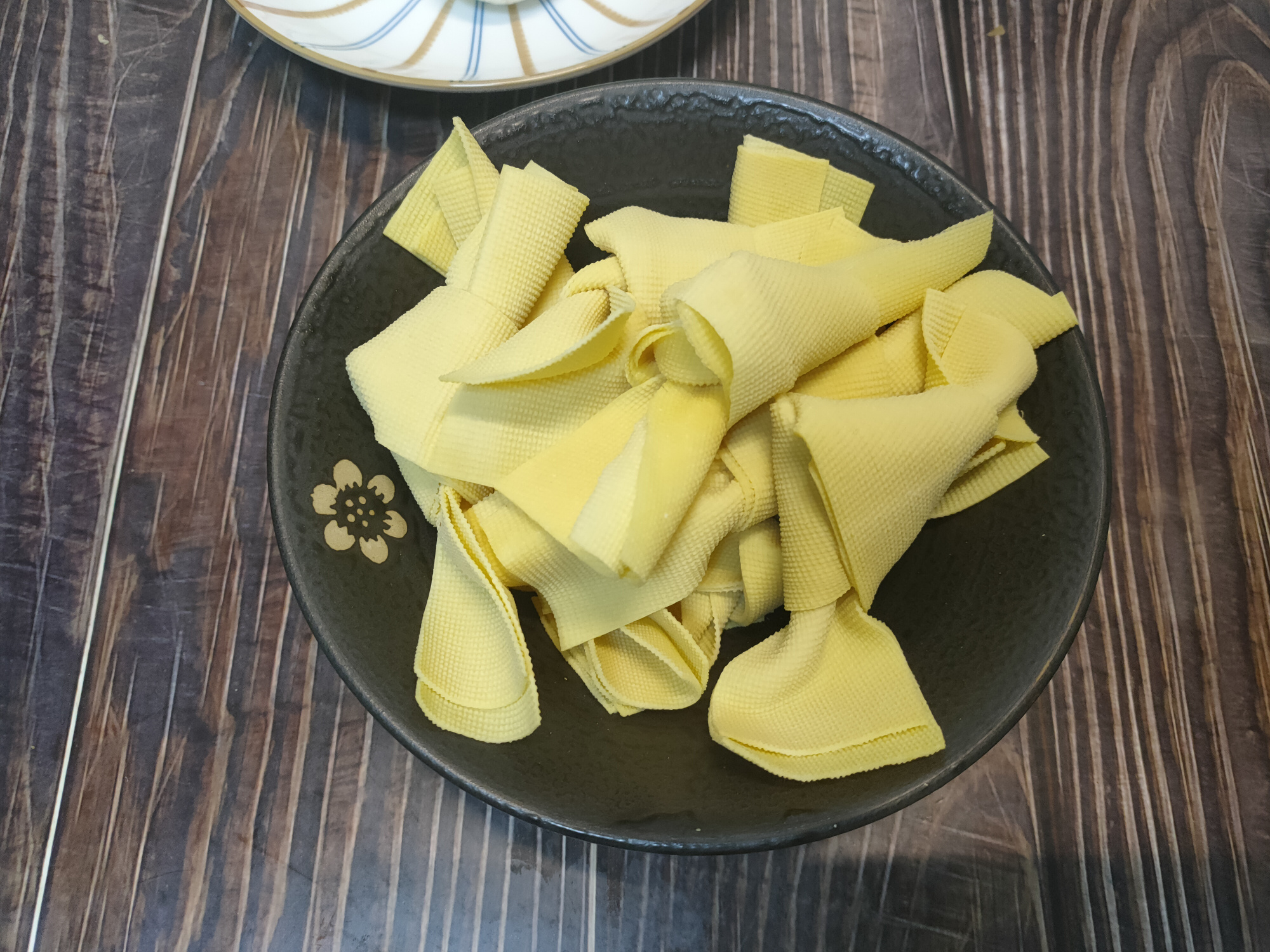 牛肉板面的正宗做法汤汁,牛肉板面好吃的家常做法