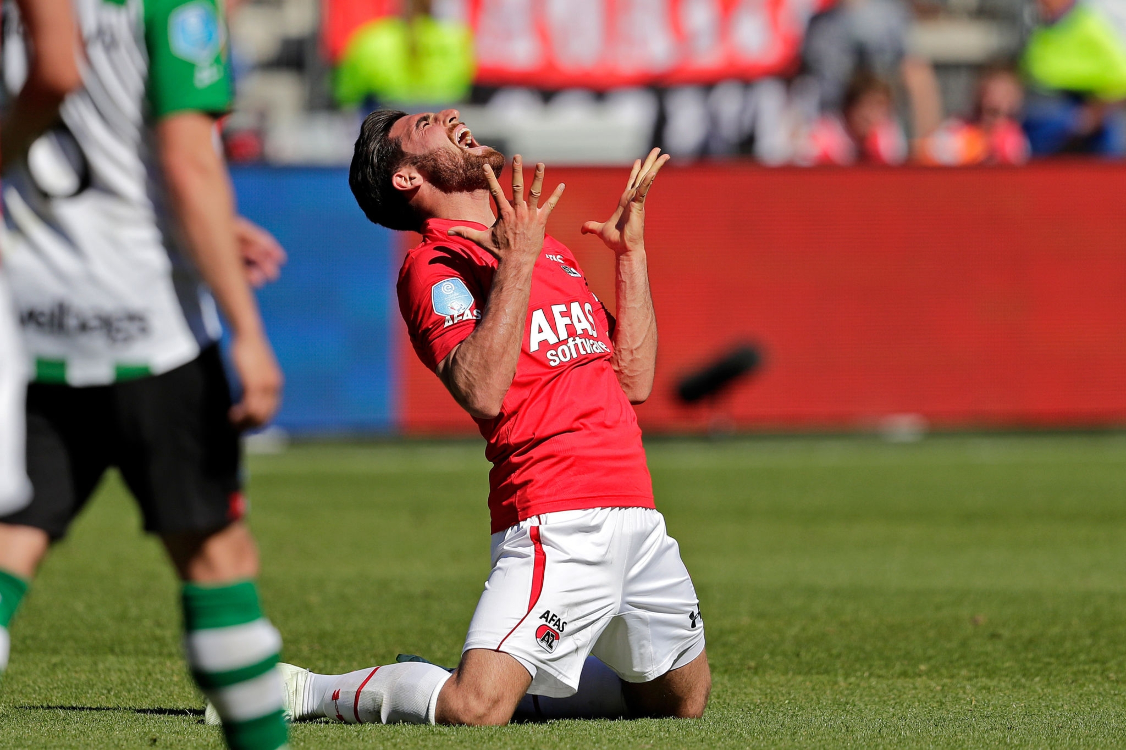 从伊朗街头到荷甲金靴，如今他是亚洲身价第二高球星