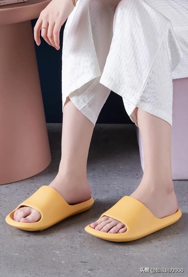 这个30岁年轻人，卖拖鞋1年挣2个亿！义乌老师傅：长江后浪推前浪