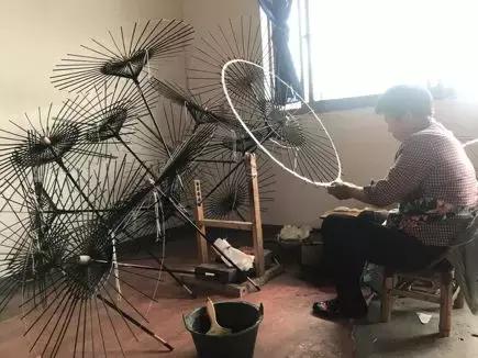 这位走红抖音的油纸伞手艺人,油纸伞手艺艺人