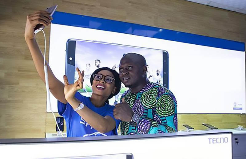 他曾是波导的业务员，用九年时间称霸非洲市场，4亿人用他的手机