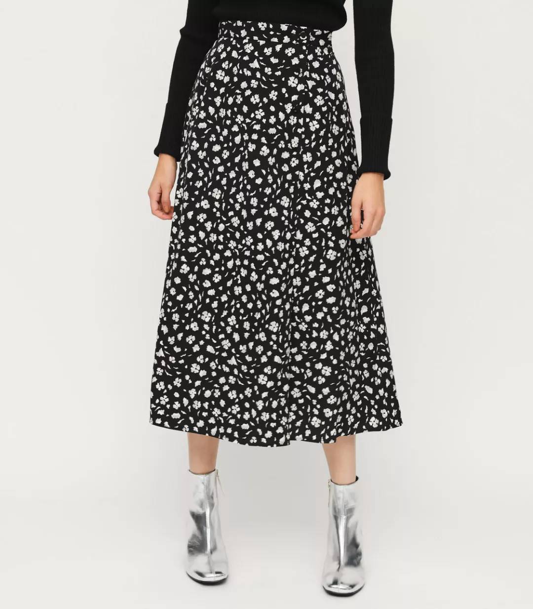 SLY、moussy、RCS等品牌杂志揭载:三吉彩花“东京都市物语”