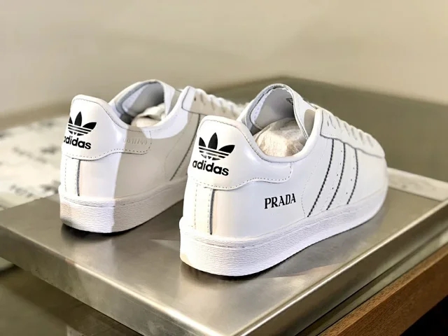 阿迪达斯贝壳头联名有哪些,普拉达贝壳包包价格表