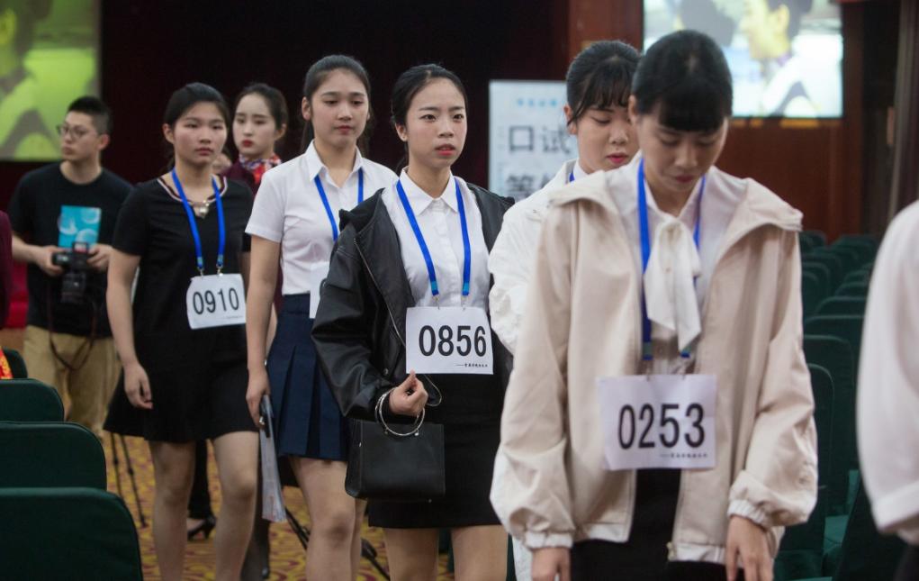 面试要求的正装必须是西装么,面试穿正装最忌讳的是什么