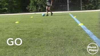 足球教学4种花式实用过人,足球发边球动作教学