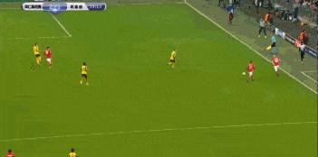 难得休息踢足球,难得有机会一起踢球