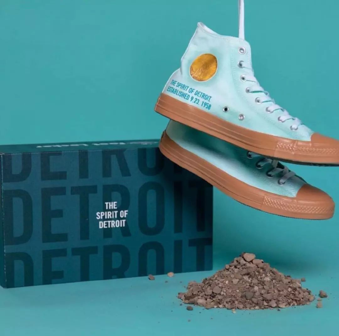 欧阳娜娜穿匡威经典款,匡威高帮帆布鞋欧阳娜娜