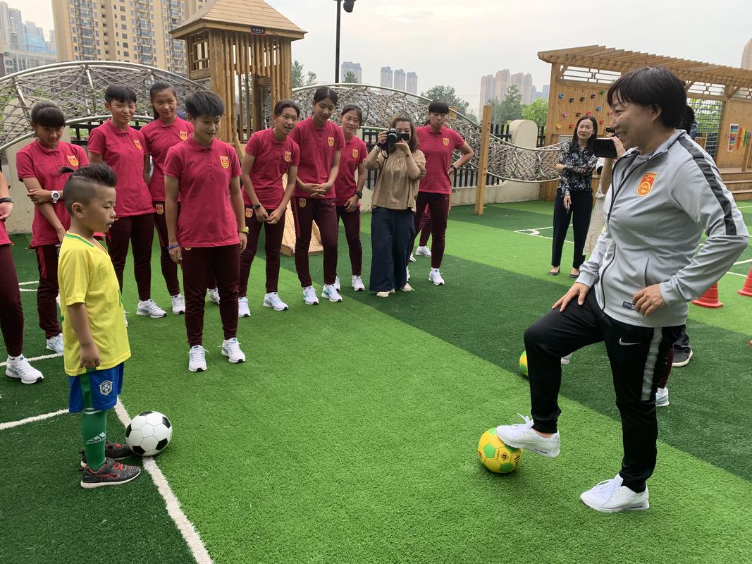 世界足球名人堂孙雯,孙雯世界足球小姐得奖