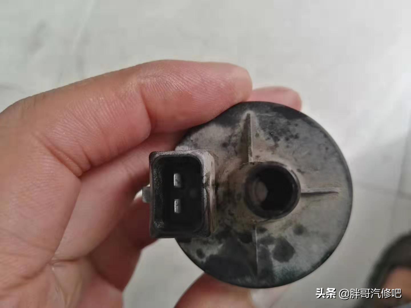 发动机加速无力回火转速不稳定,发动机怠速不稳急加速无力的原因