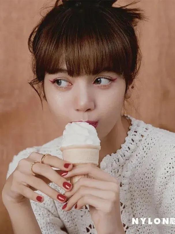 模特拍照姿势怎么调,模特拍视频如何保持松弛感