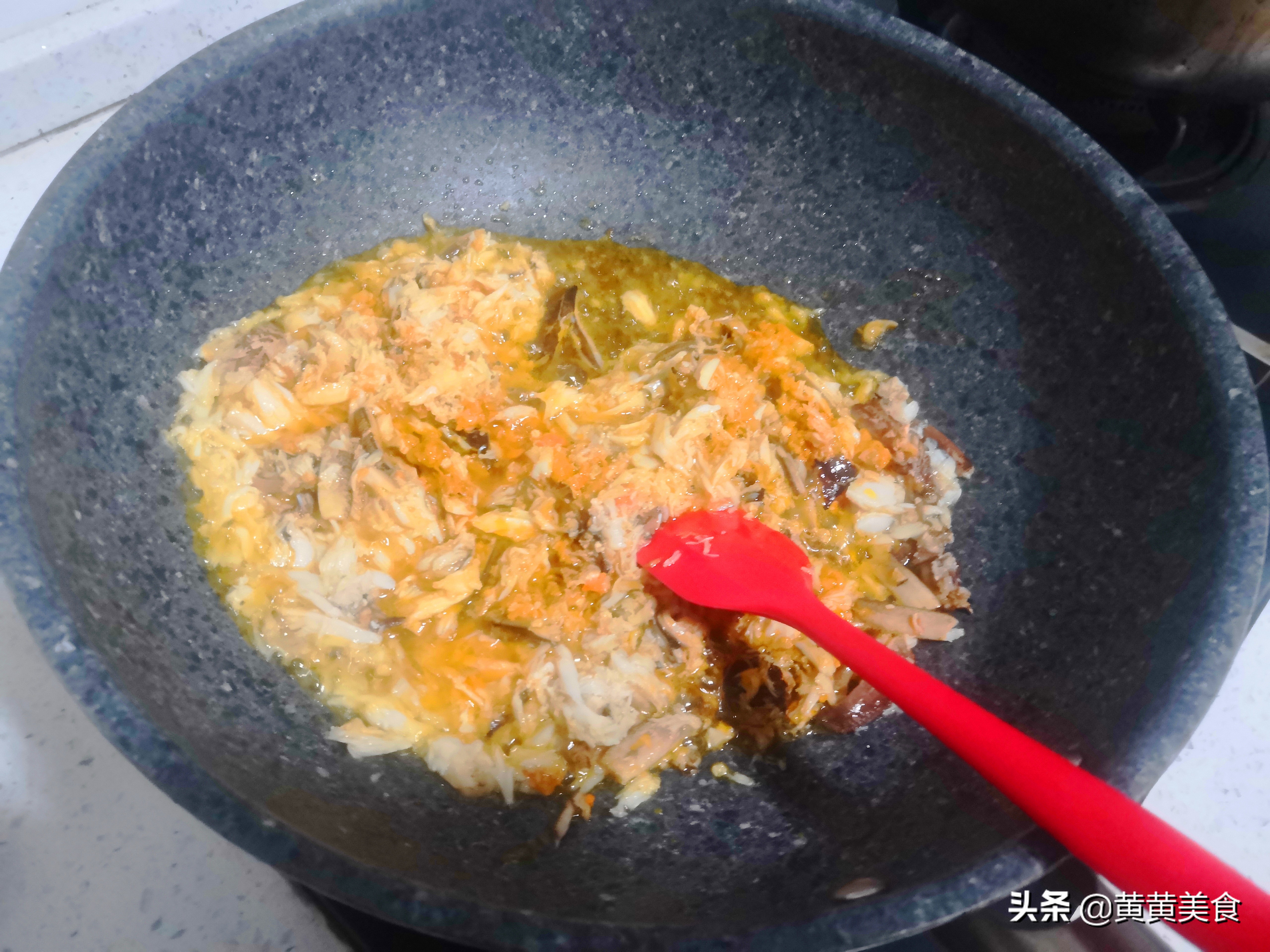 小朋友嫌弃大闸蟹,大闸蟹的蟹肉和蟹黄怎么做最好吃