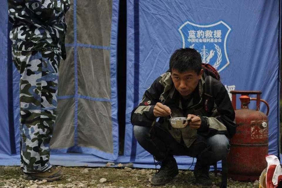 山东人金三角玩直播，枪口顶脑袋也淡定：“没有钱解决不了的事”