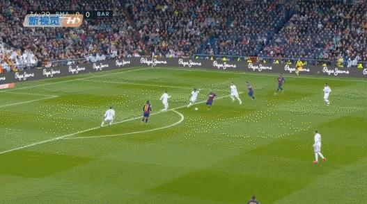 绝佳机会队友不传，阿尔巴挥臂暴怒！终于找到巴萨输球原因，无奈