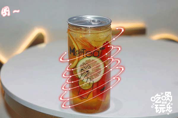 台湾第三代冷萃奶茶“麦地初茶”终于来邯郸了,时髦Girl人手一杯