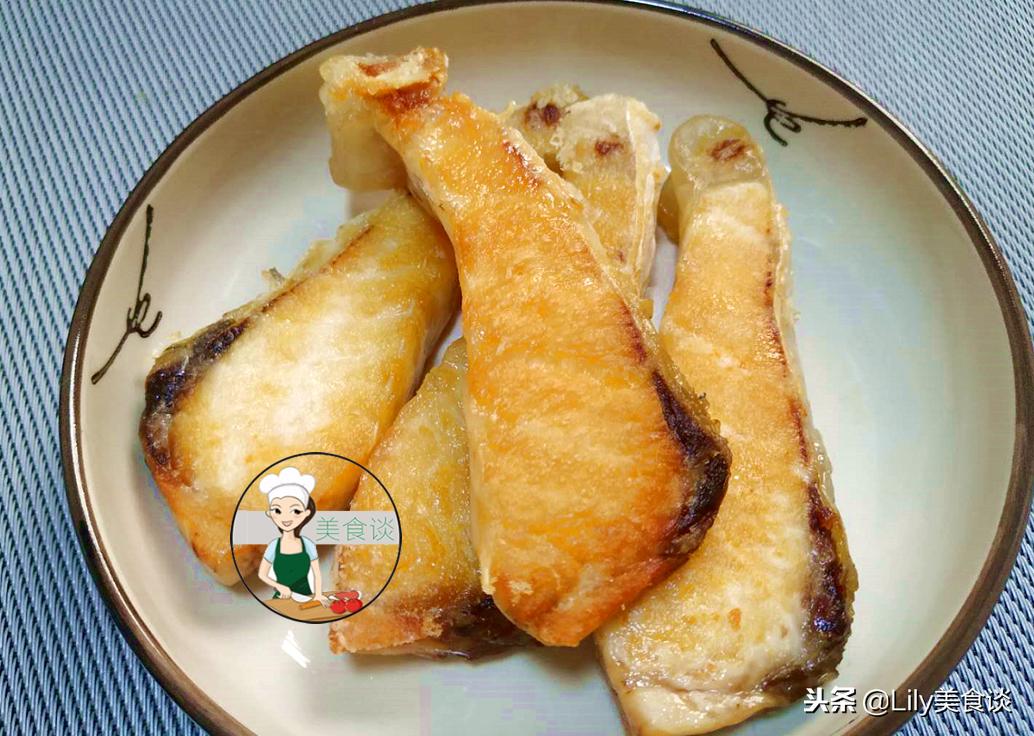 煎鱼在锅里放点这个不破皮不粘锅,教你煎鱼不破皮不粘锅只要三步