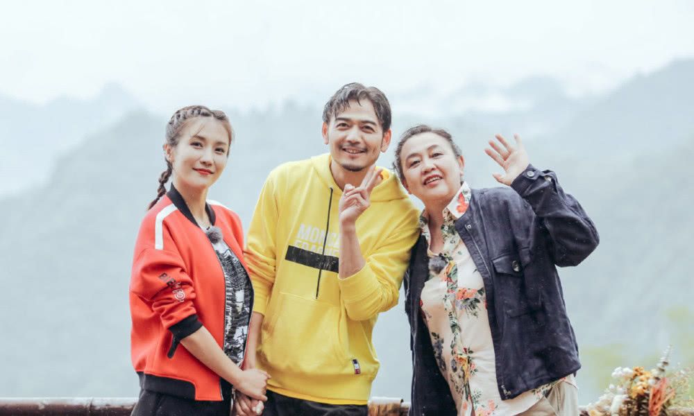 杨烁黎雯全部视频,杨烁王黎雯散步