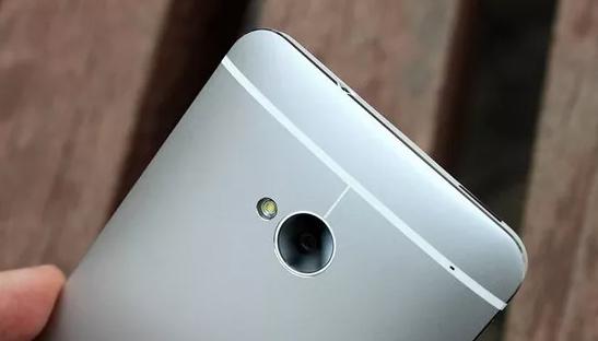 手机外观发展至今，是否还有颠峰审美之作？苹果或许不是唯一答案