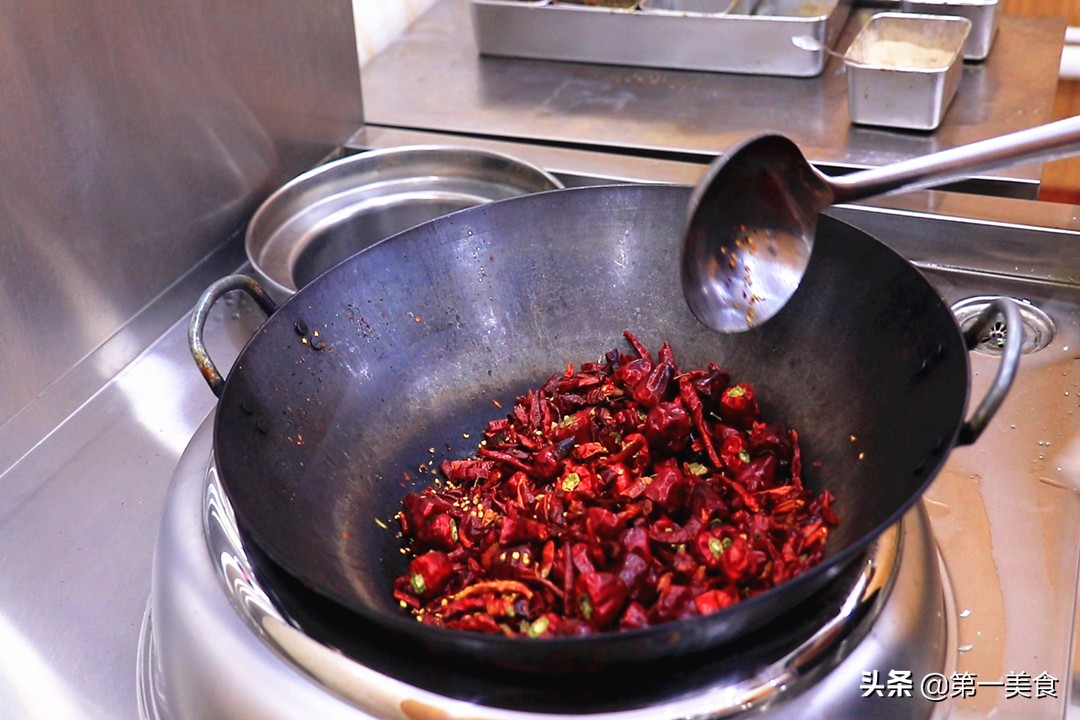 饭店的辣椒油为啥又香又红亮,餐饮专用辣椒油配方