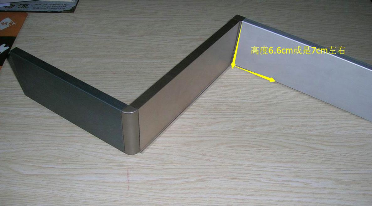 踢脚线和地板之间缝隙太大,踢脚线缝隙大是不是油漆工责任