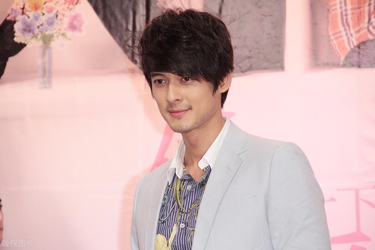 郭品超官宣女朋友图片,郭品超晒情侣合照官宣恋