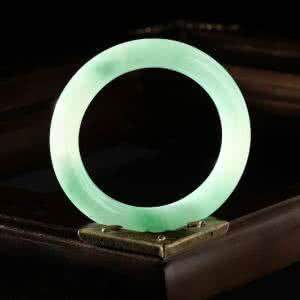 极品翡翠黄加绿手镯图片,极品翡翠手镯的鉴别方法