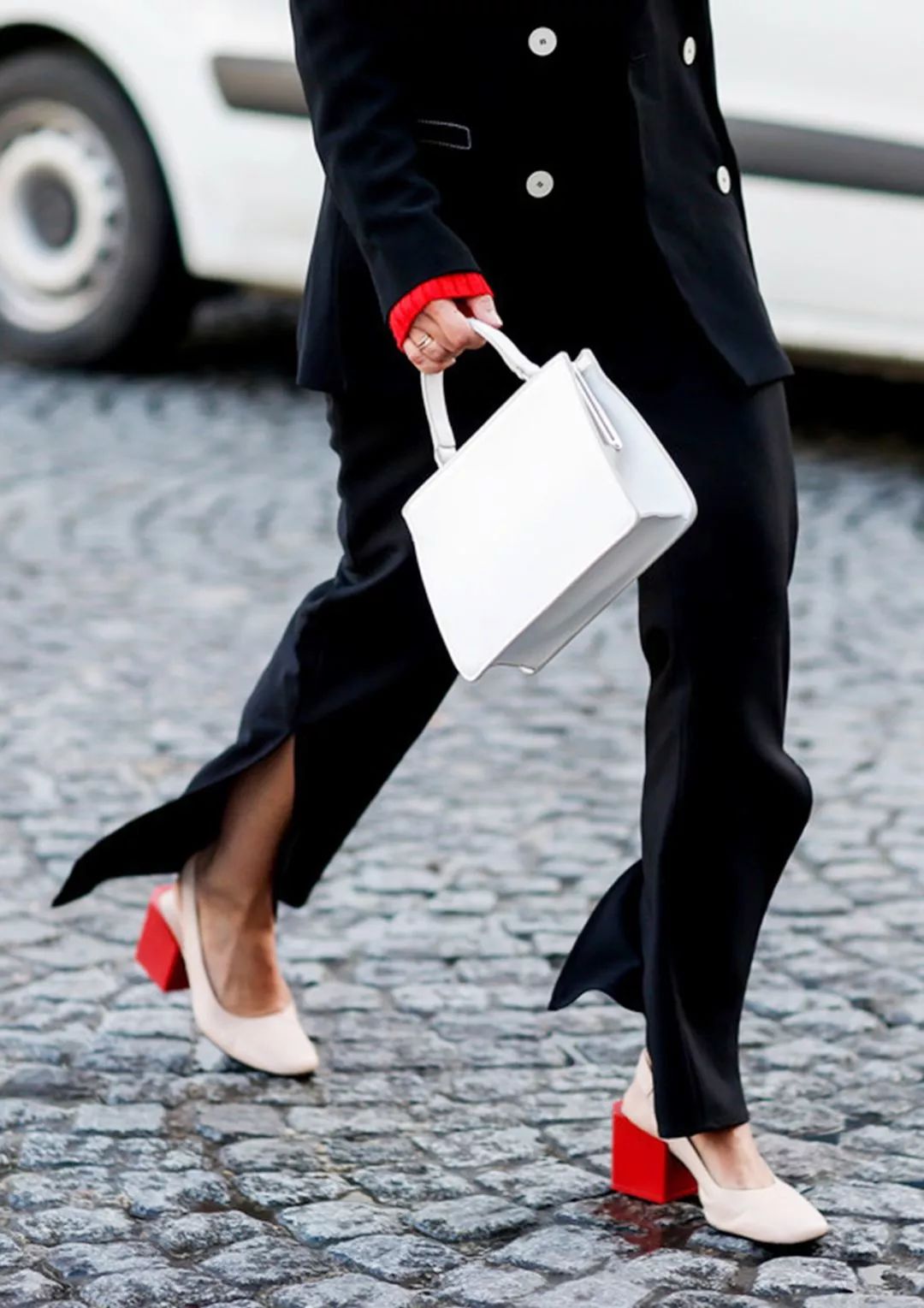 小白鞋ins潮白搭国潮,小白鞋过时了现在流行这5款鞋