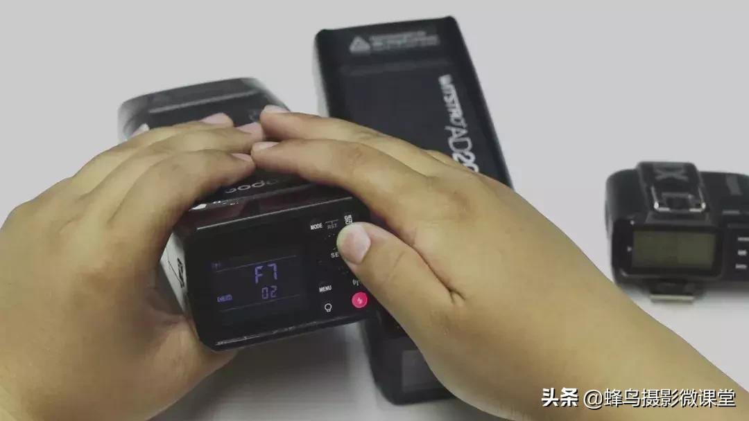 神牛ad200pro测评,ad200pro和神牛v1哪个好