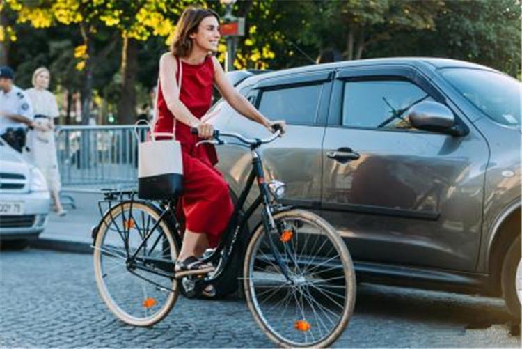 想要潮流包？有色才够feel