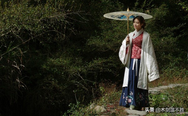 汉族人的传统服饰是汉服么,汉族的传统服装的知识