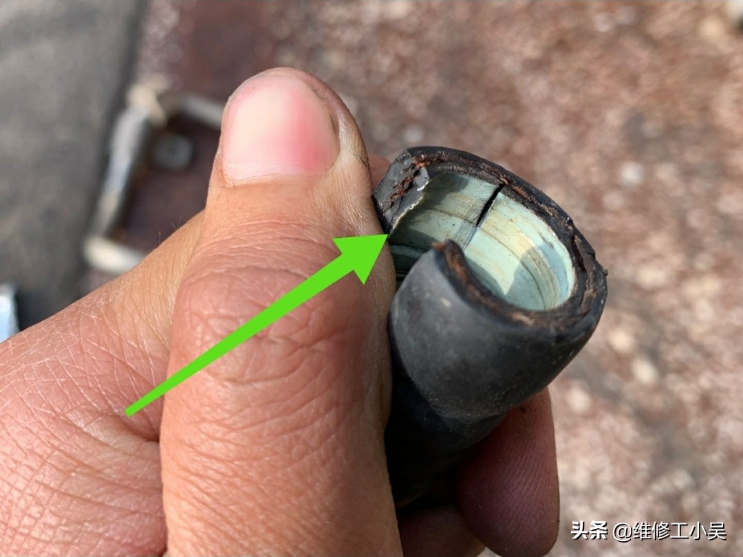 空调修理师傅泄漏氟利昂,汽车空调管道漏氟维修多少钱