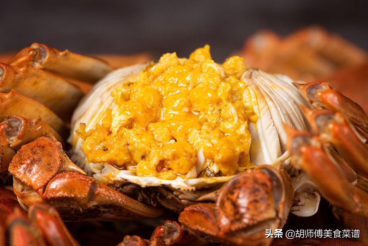 买螃蟹挑选什么样的最好,怎么挑选螃蟹青壳