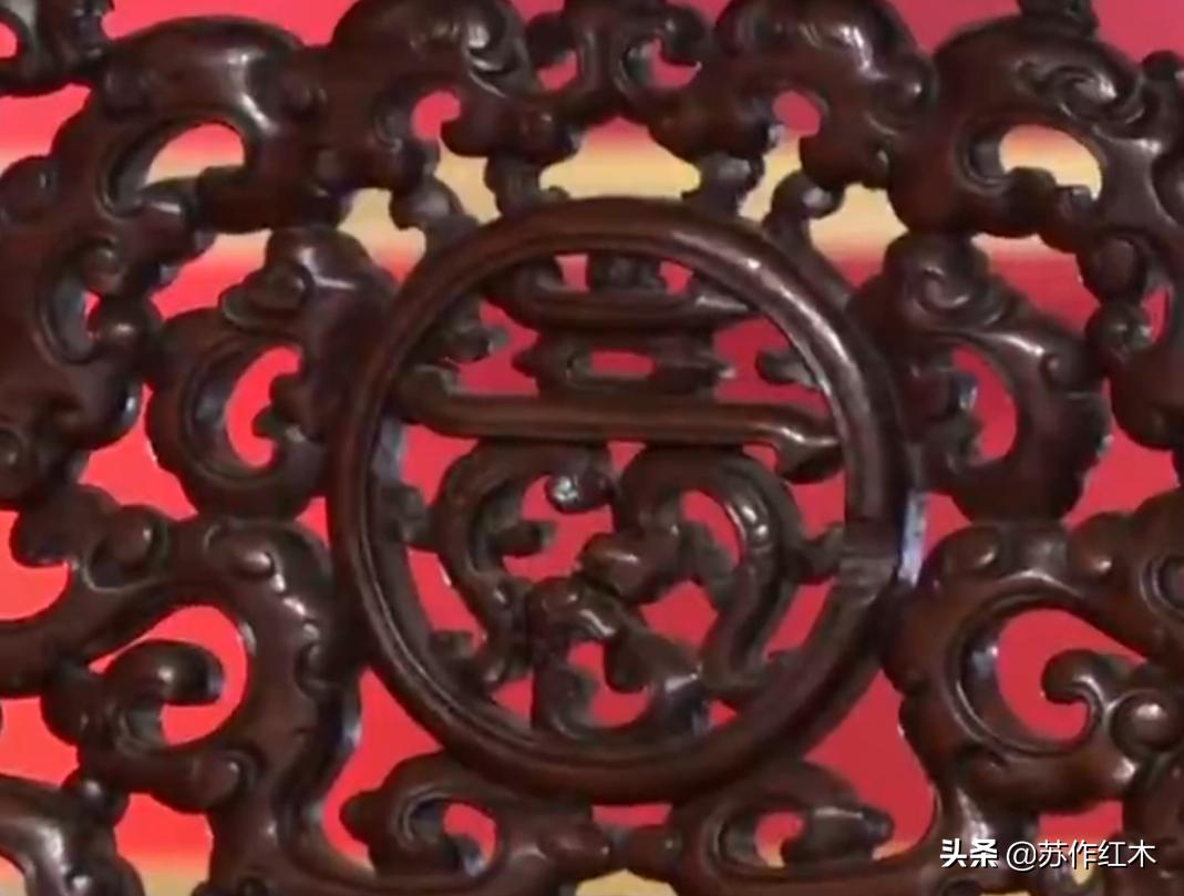 此床皇帝自造用，北京史老爷旧藏，有人曾拿四合院换，最后捐国家