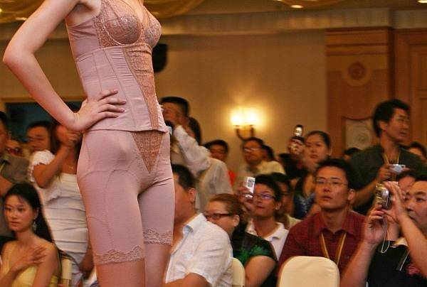 女性胸部解放的宇宙尽头，不止有舒适