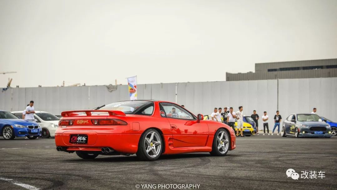 花二十几万买辆代步车,花20万去翻新一台20年的老车