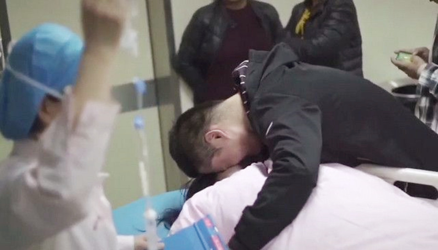 顺产后身上出现红点,顺产后产妇身上有红点怎么回事